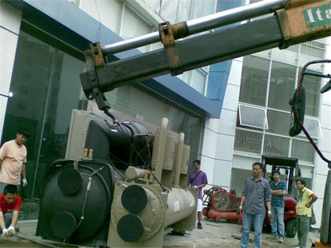 思明区随车吊和汽车吊的核心区别是什么？哪种更省钱？